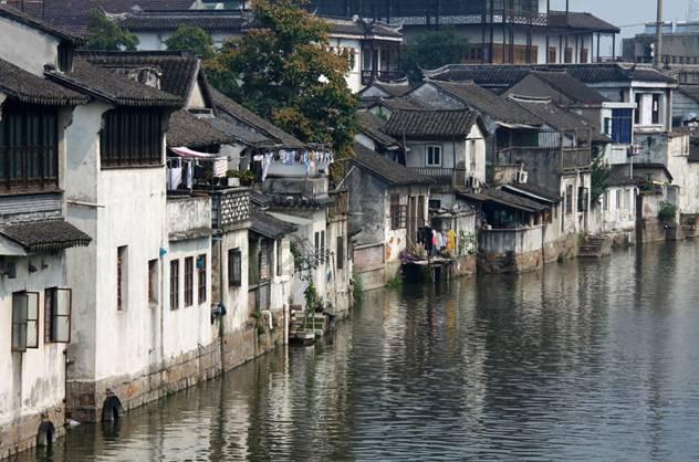 南京栖霞中国水泥厂社区开展车棚提升工程